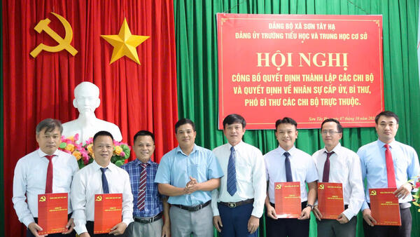 ĐẢNG ỦY TRƯỜNG PTDTBT TH&THCS CÔNG BỐ QUYẾT ĐỊNH THÀNH LẬP CÁC CHI BỘ VÀ NHÂN SỰ CẤP ỦY