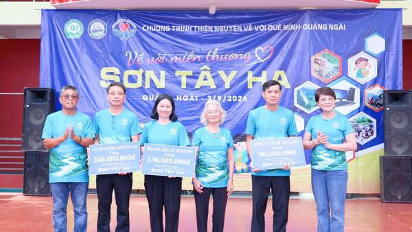 CHƯƠNG TRÌNH THIỆN NGUYỆN TRAO QUÀ CHO HỌC SINH VÀ NGƯỜI DÂN XÃ SƠN TÂY HẠ