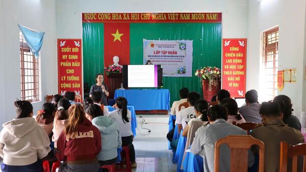 SƠN TÂY HẠ TỔ CHỨC TẬP HUẤN NÂNG CAO NĂNG LỰC CẢI THIỆN DINH DƯỠNG BÀ MẸ VÀ TRẺ EM