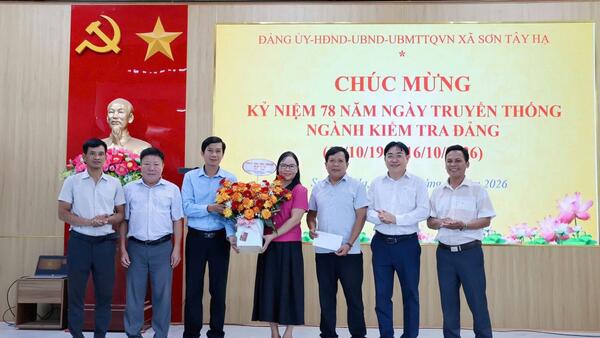 LÃNH ĐẠO XÃ SƠN TÂY HẠ CHÚC MỪNG NGÀY TRUYỀN THỐNG NGÀNH KIỂM TRA ĐẢNG VÀ VĂN PHÒNG CẤP ỦY