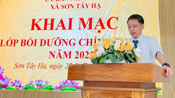Khai mạc lớp bồi dưỡng chính trị hè cho đội ngũ cán bộ, giáo viên, nhân viên các trường học
