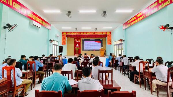 Xã Sơn Tây Hạ tham dự Hội nghị Báo cáo viên tháng 9/2025